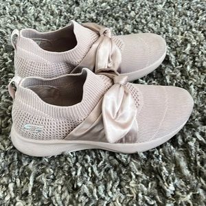 Sketchers memory foam shoes